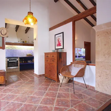 Lleo Villa *