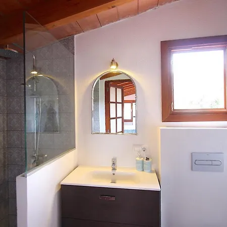 Lleo Villa *